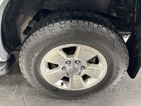 Used 2007 Toyota 4Runner SR5 AWD/4WD image 12