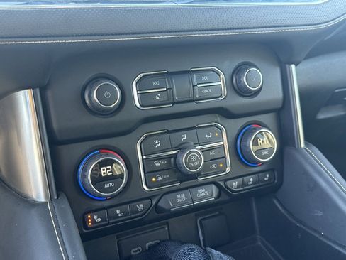 Used 2023 Chevrolet Suburban Premier image 19