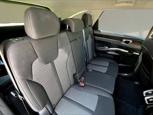 Certified 2022 Kia Sorento LX FWD image 23