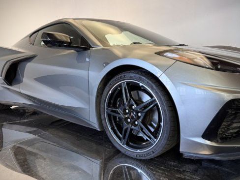 Used 2022 Chevrolet Corvette Stingray Premium Cpe w/ Z51 Performance Package RWD image 18