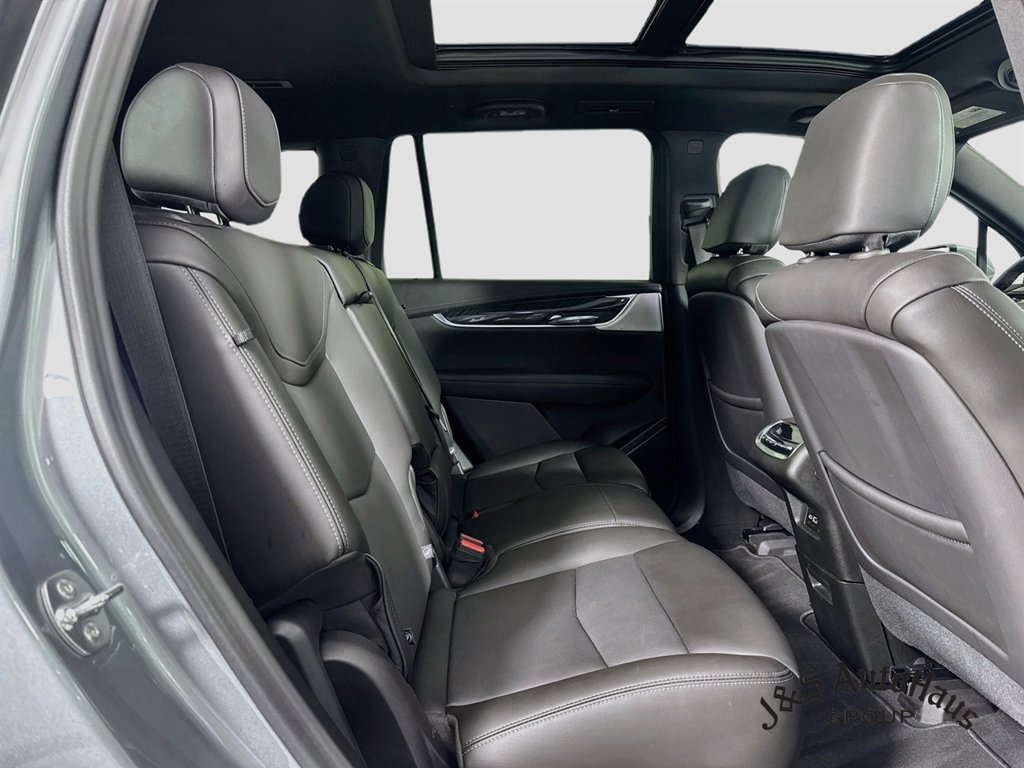 Used 2025 Cadillac XT6 Premium Luxury AWD/4WD image 36