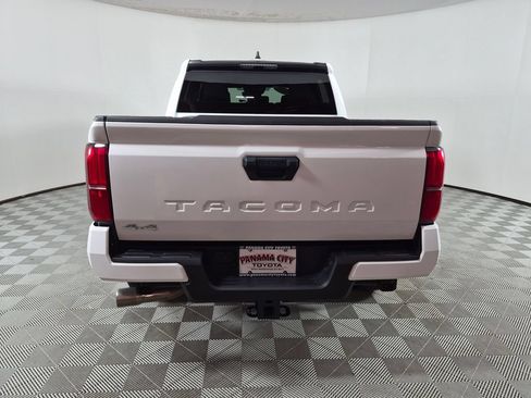 Used 2025 Toyota Tacoma SR5 AWD/4WD image 4