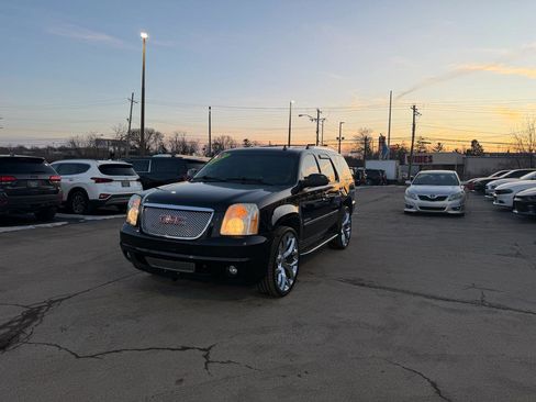 Used 2011 GMC Yukon Denali image 7
