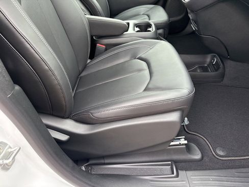 New 2026 Chrysler Pacifica Select image 24