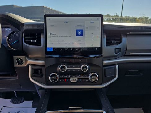 Used 2024 Ford Expedition Max XLT image 25