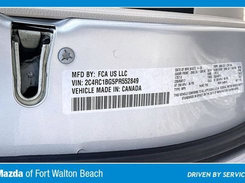 Used 2023 Chrysler Pacifica Touring-L FWD image 16