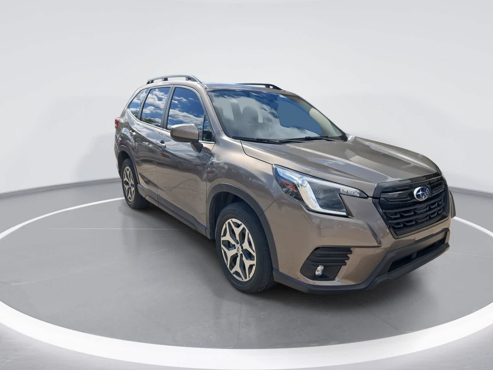 Used 2024 Subaru Forester Premium AWD/4WD image 2