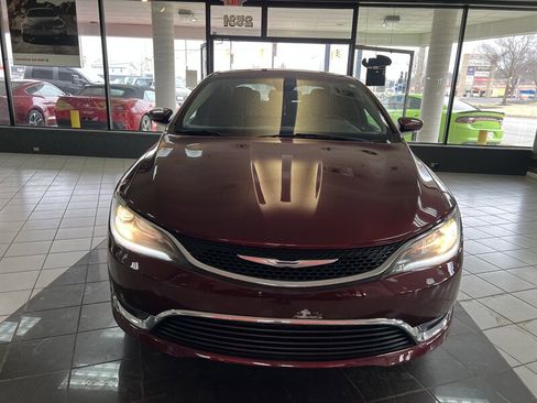 Used 2015 Chrysler 200 Limited w/ Convenience Group image 3