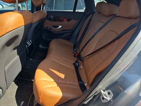 Used 2022 Mercedes-Benz GLC 300 4MATIC image 11