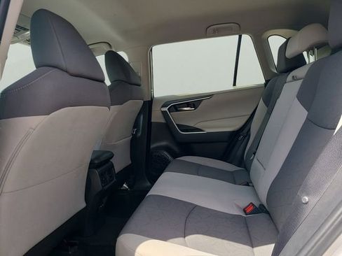 Used 2022 Toyota RAV4 XLE FWD image 8