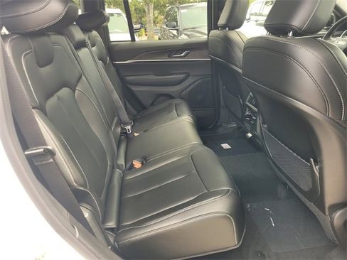 New 2025 Jeep Grand Cherokee Limited image 15