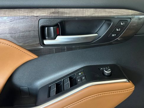 New 2026 Toyota Highlander Platinum AWD/4WD image 10