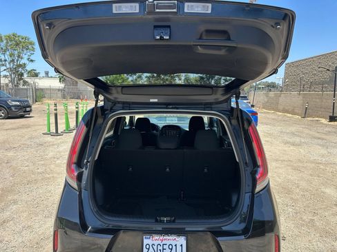 Used 2025 Kia Soul LX w/ LX Technology Package FWD image 29
