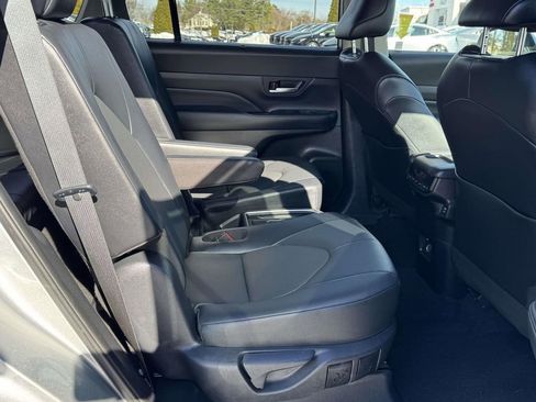 Used 2025 Toyota Grand Highlander XLE image 14