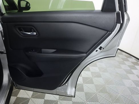 Used 2024 Nissan Rogue SV image 24