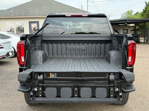Used 2025 GMC Sierra 1500 AT4 image 11