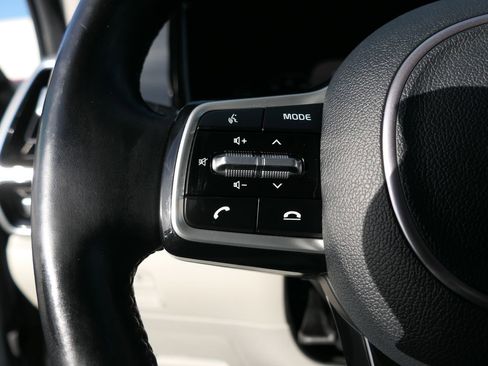 Used 2023 Kia Sorento SX Prestige w/ Panoramic Sunroof Package image 13