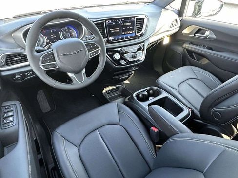 New 2026 Chrysler Pacifica Select image 7