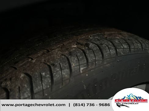 Used 2024 Chevrolet Trax RS w/ Sunroof Package FWD image 30