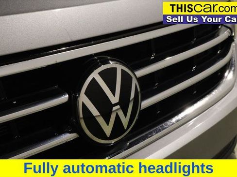 Used 2024 Volkswagen Tiguan SE image 11