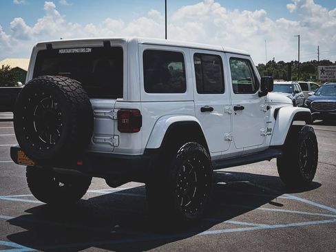 Used 2018 Jeep Wrangler Unlimited Sahara w/ Dual Top Group AWD/4WD image 12