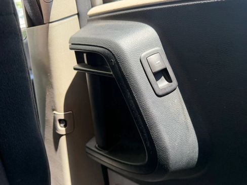 Used 2016 Dodge Grand Caravan SXT FWD image 27