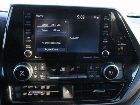 Used 2021 Toyota Highlander LE image 34