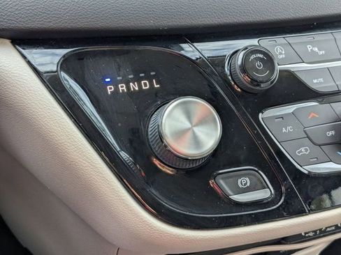 Used 2022 Chrysler Pacifica Touring-L image 23