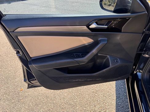 Used 2019 Volkswagen Jetta SEL Premium image 39