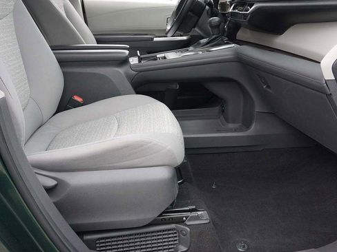 Used 2021 Toyota Sienna LE image 22