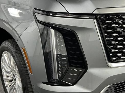 Certified 2026 Cadillac Escalade Luxury AWD/4WD image 10