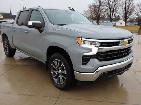 Used 2024 Chevrolet Silverado 1500 LT image 3
