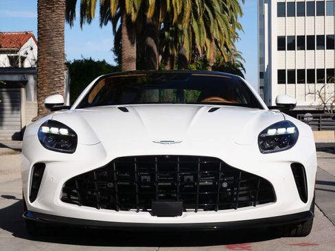 Used 2025 Aston Martin V8 Vantage Coupe RWD image 7
