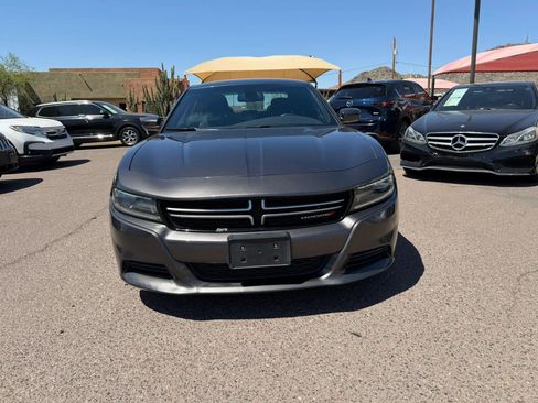 Used 2015 Dodge Charger SE RWD image 2