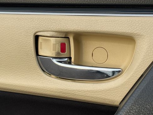 Used 2019 Toyota Corolla LE FWD image 7