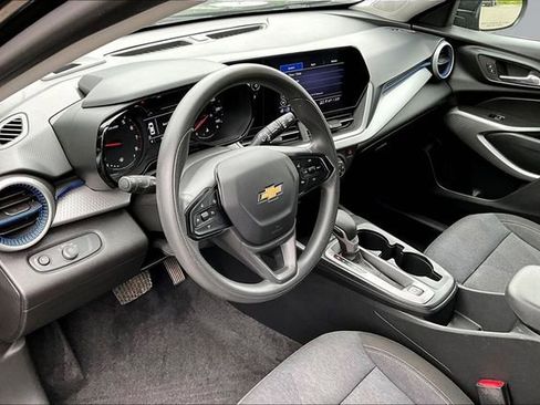 Used 2024 Chevrolet Trax LS w/ LS Convenience Package FWD image 15
