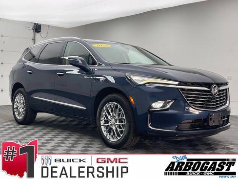 Used 2023 Buick Enclave Essence FWD image 1