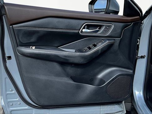 Used 2021 Nissan Rogue SL w/ Premium Package image 19