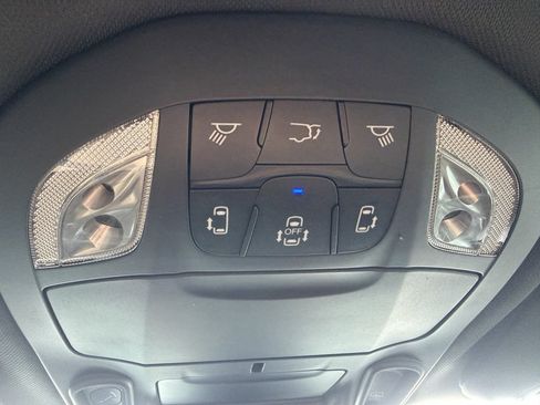 Used 2025 Chrysler Pacifica Select FWD image 34
