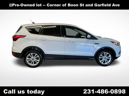 Used 2019 Ford Escape SE image 6