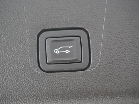 Used 2021 Chevrolet Traverse Premier w/ Redline Edition FWD image 31