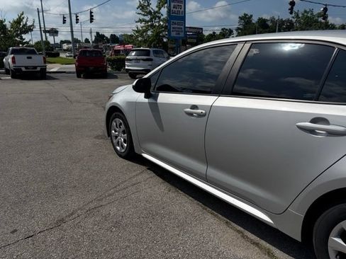Used 2022 Toyota Corolla LE FWD image 4
