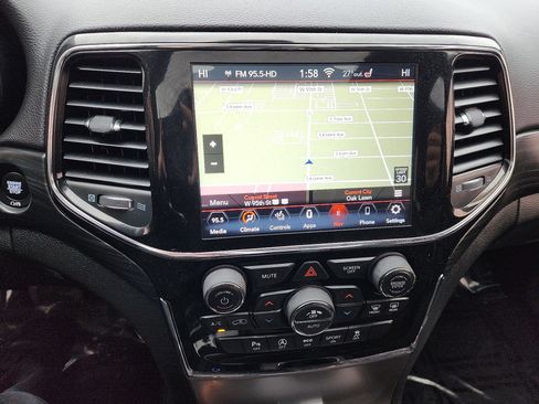 Used 2020 Jeep Grand Cherokee Altitude image 11