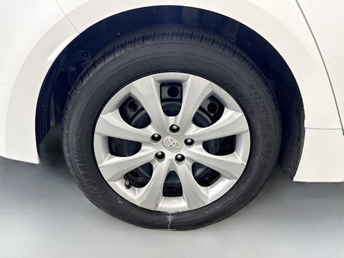 Used 2021 Toyota Corolla LE image 32