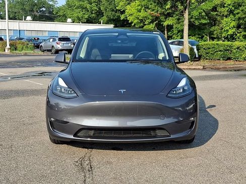 Used 2023 Tesla Model Y Long Range AWD/4WD image 2