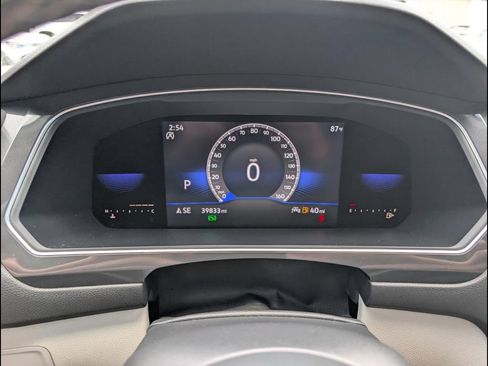 Used 2022 Volkswagen Tiguan SE FWD image 16