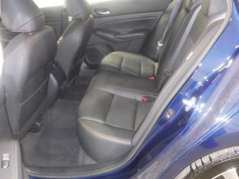 Used 2021 Nissan Altima 2.5 SR w/ SR Premium Package FWD image 7