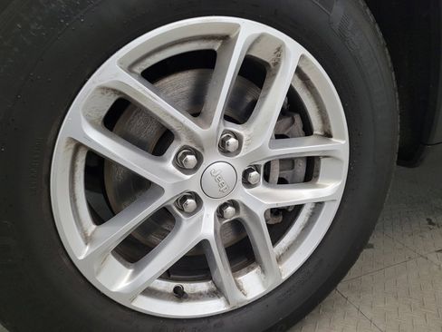 Used 2022 Jeep Grand Cherokee L Laredo w/ Luxury Tech Group I image 31