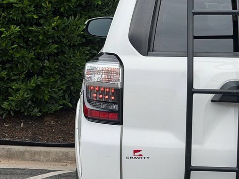 Used 2017 Toyota 4Runner TRD Off-Road Premium AWD/4WD image 15
