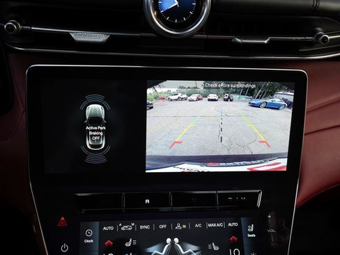 Used 2023 Maserati Grecale Modena AWD/4WD image 32